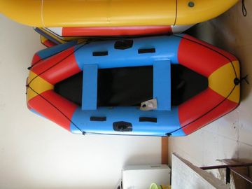 China 3 Person Inflatable Boat 280cm , PVC Colorful Inflatable Pontoon Raft For Children supplier