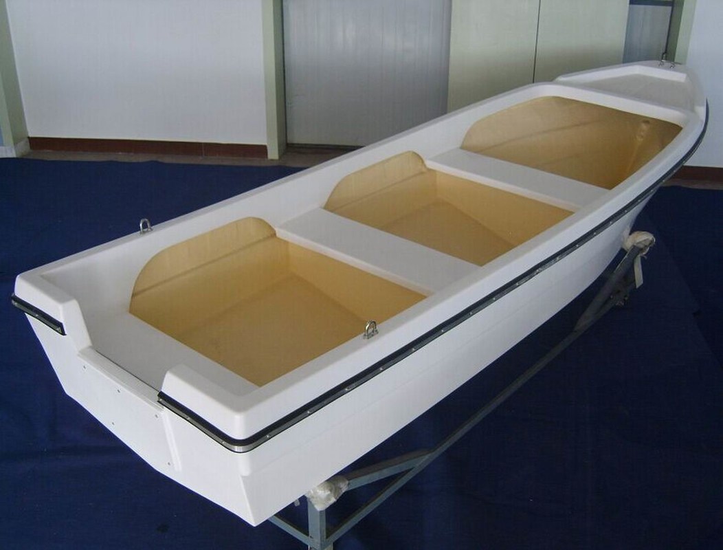 Stability Fiberglass Fishing Boats 330 Kgs 4.2m Single For For Cruising