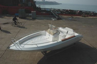 China Environmentally Friendly Simple Pleasure Yacht White 5.8 M With Center Console supplier