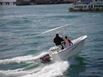 White Fiberglass Fishing Boats 6m Easy Install Light Weight For Pleasure Fishing supplier